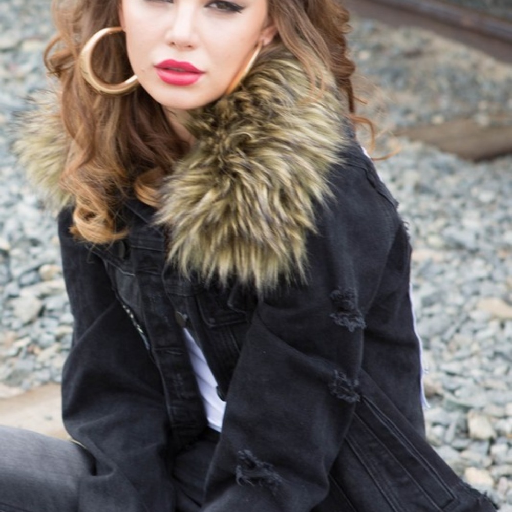 ⭐️ PLUS SIZE BLACK DISTRESSED SKULL JEAN JACKET - Picture 1 of 7